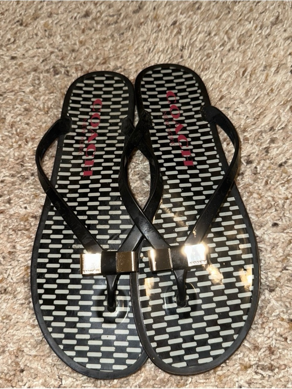 Coach Women's Black and Gold Flip flops